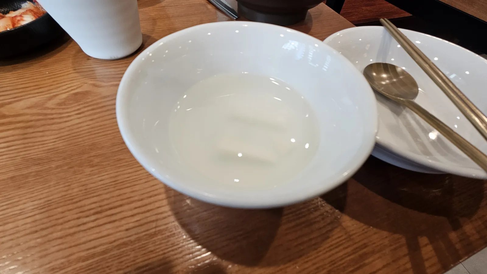 ボンチュチムダクの食器セット(空のライスボウルと箸・スプーン)