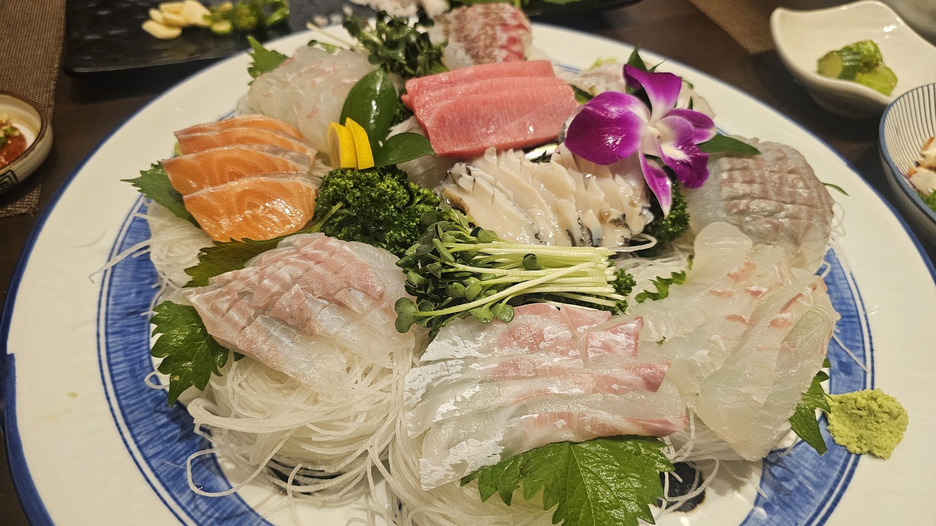 Assorted sashimi platter with salmon, tuna belly, flounder, and sea bream at Ginza Yeouido