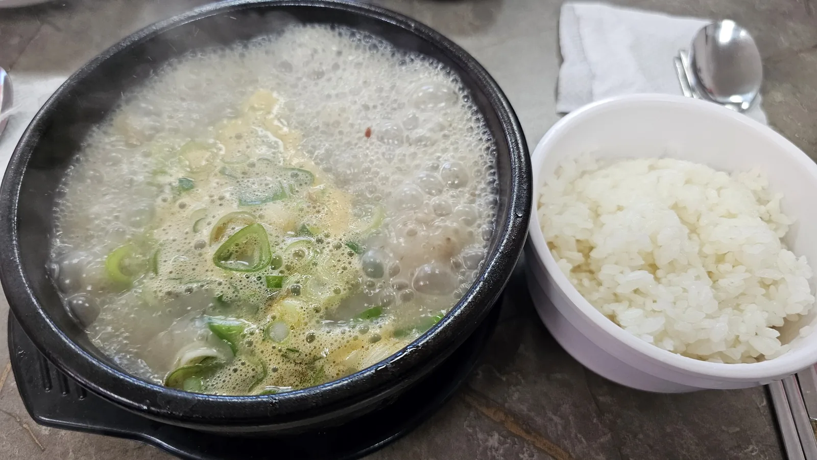 The dwaeji gukbap (pork and rice soup) arrives