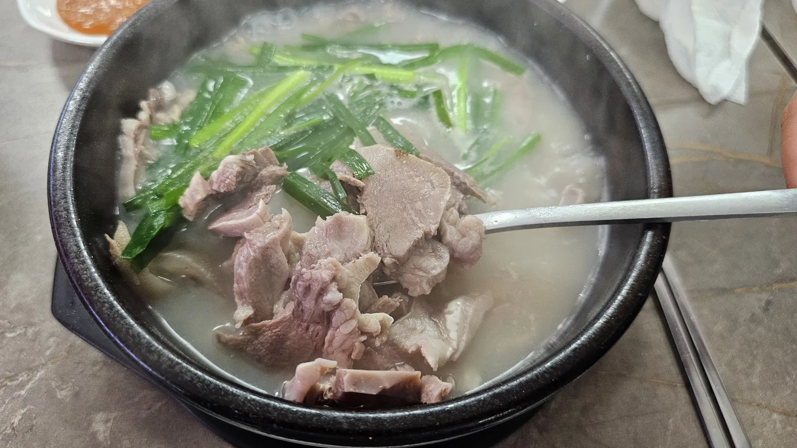 Close-up of the pork head meat (meorigogi)