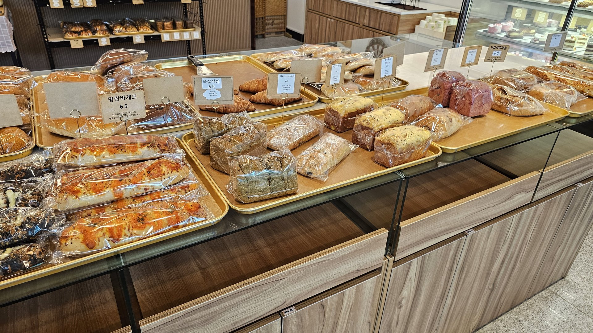 Red bean loaf, whole wheat sandwich bread, and red bean loaf at Mochang-po Bread Cafe