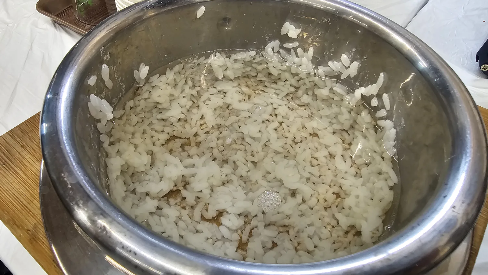 Close-up of sungnyung scorched rice tea in the sotbap pot at Sejong Daewang Jeonju