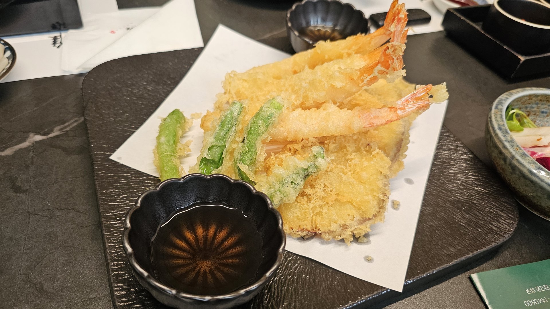 Shrimp and asparagus tempura with tsuyu dipping sauce at Sushi Yu Yeouido