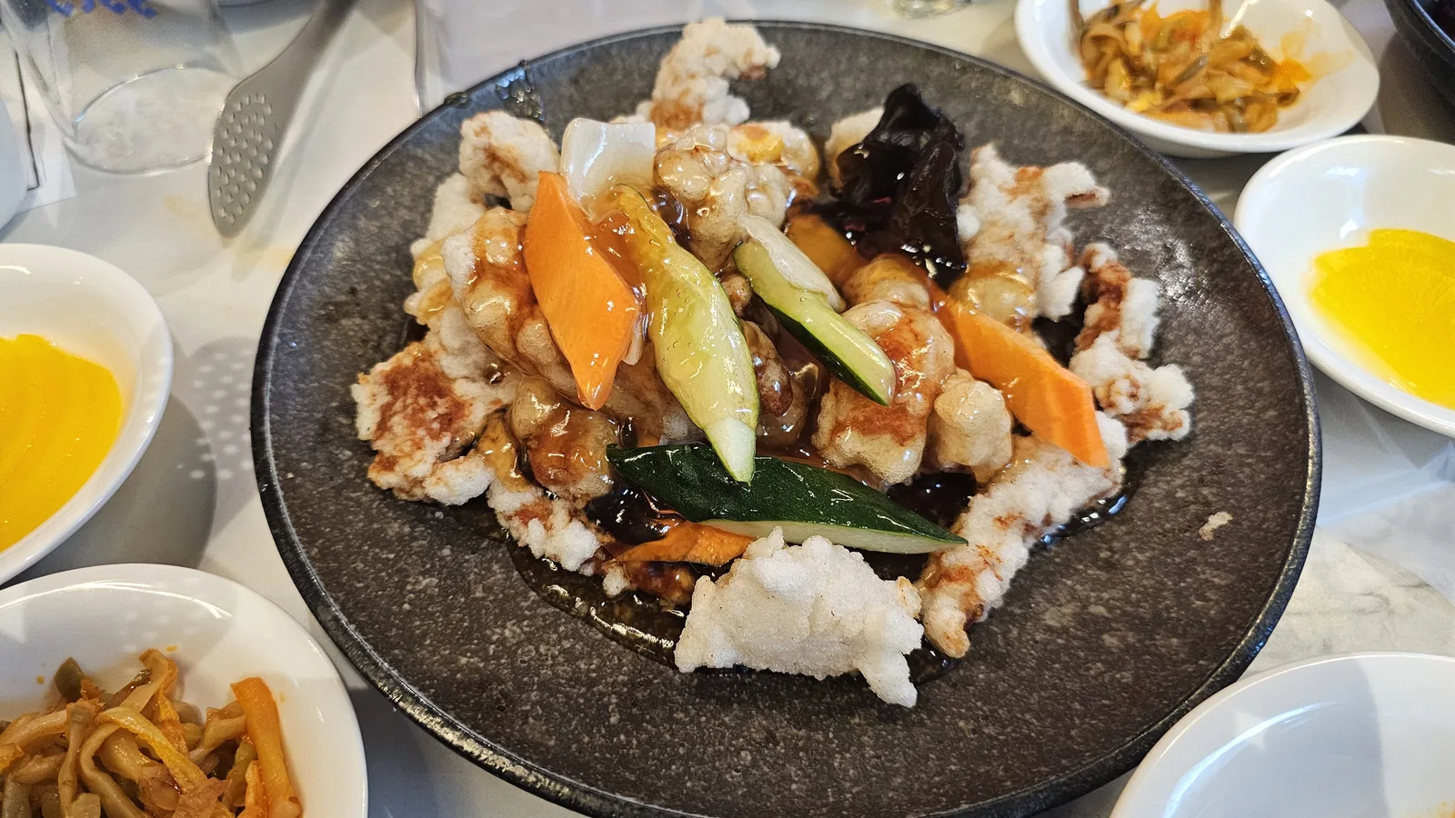 Sweet and sour pork (tangsu yuk) with wood ear mushrooms and vegetables in red glaze at Xin Hong Lou